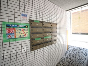 川西高田マンションの物件外観写真